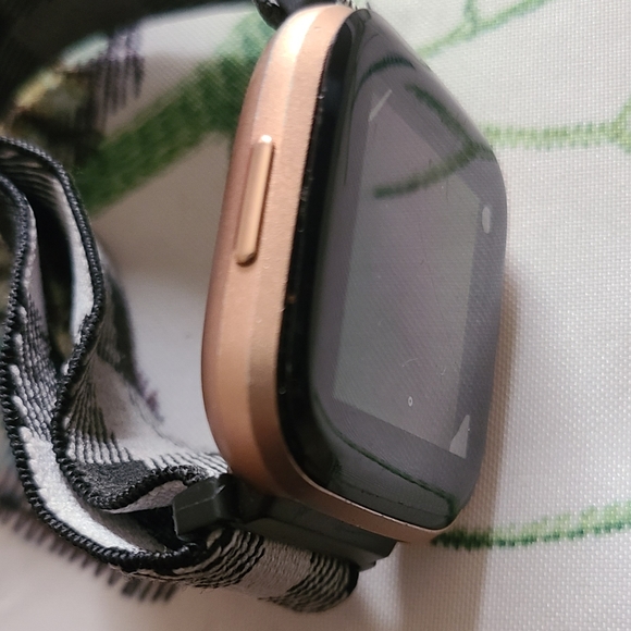 Fitbit versa 2 watch - Picture 2 of 3